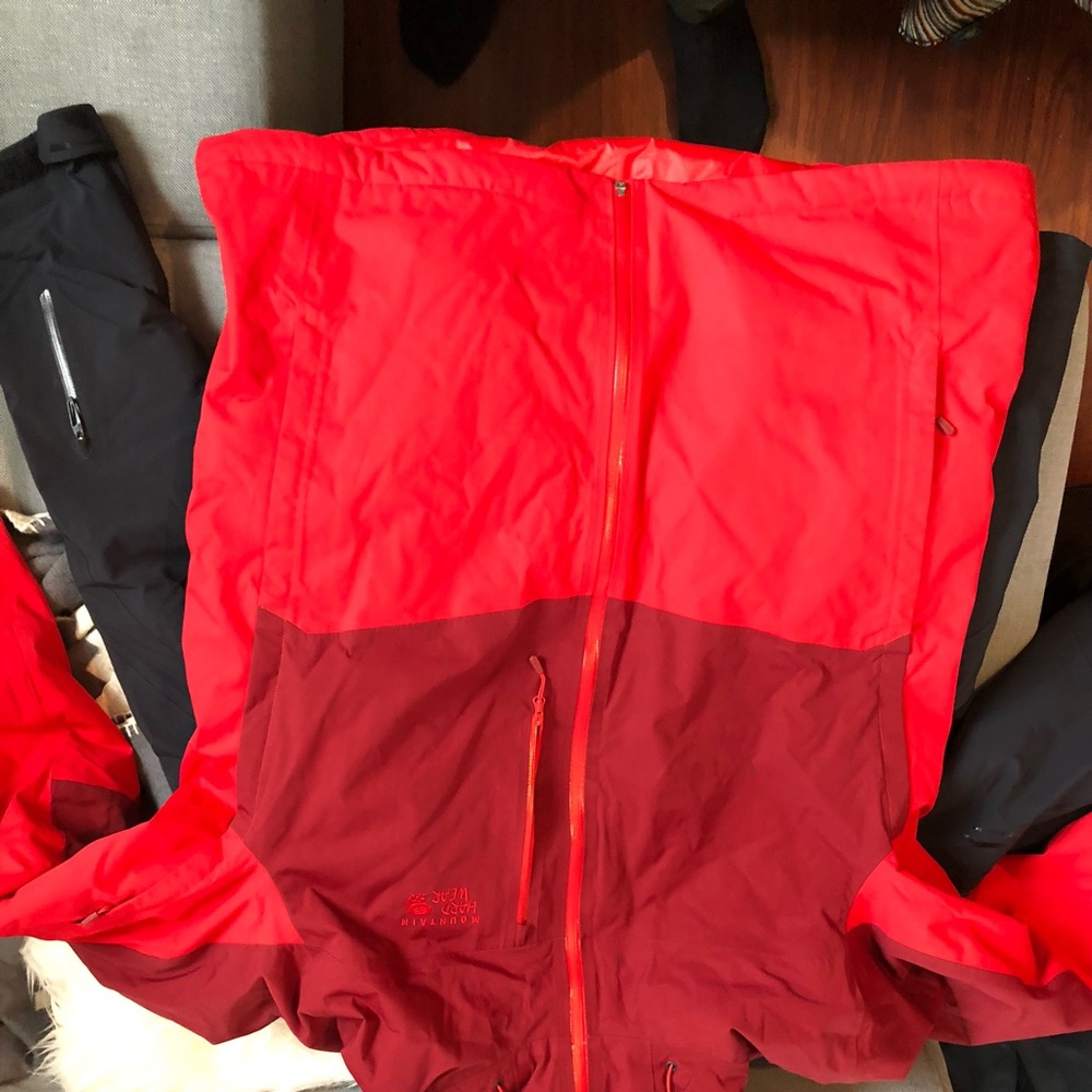 Mountain hardware ski jacket